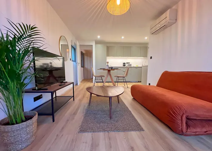 Premium Surf Lodge